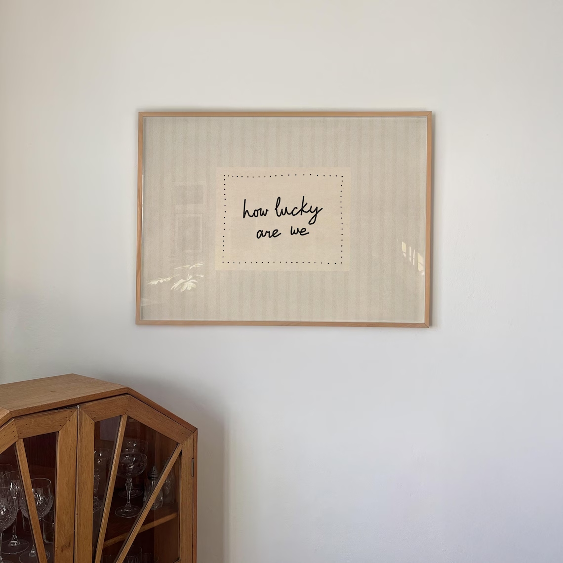 Modern,Minimalist How Lucky Ar - огляд і ціна Home Decor Quotes